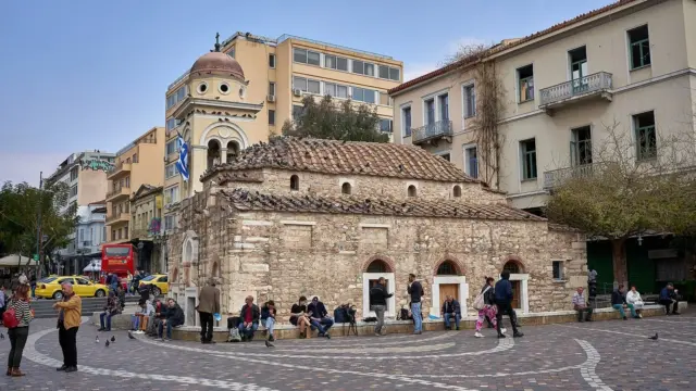 Luggage Storage in Athens: Where to Leave Bags & What It Costs