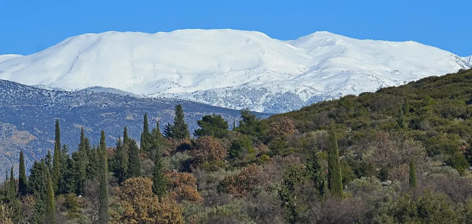 Mount Parnassos under snow, the destination of an Arachova and Parnassos day trip from Athens